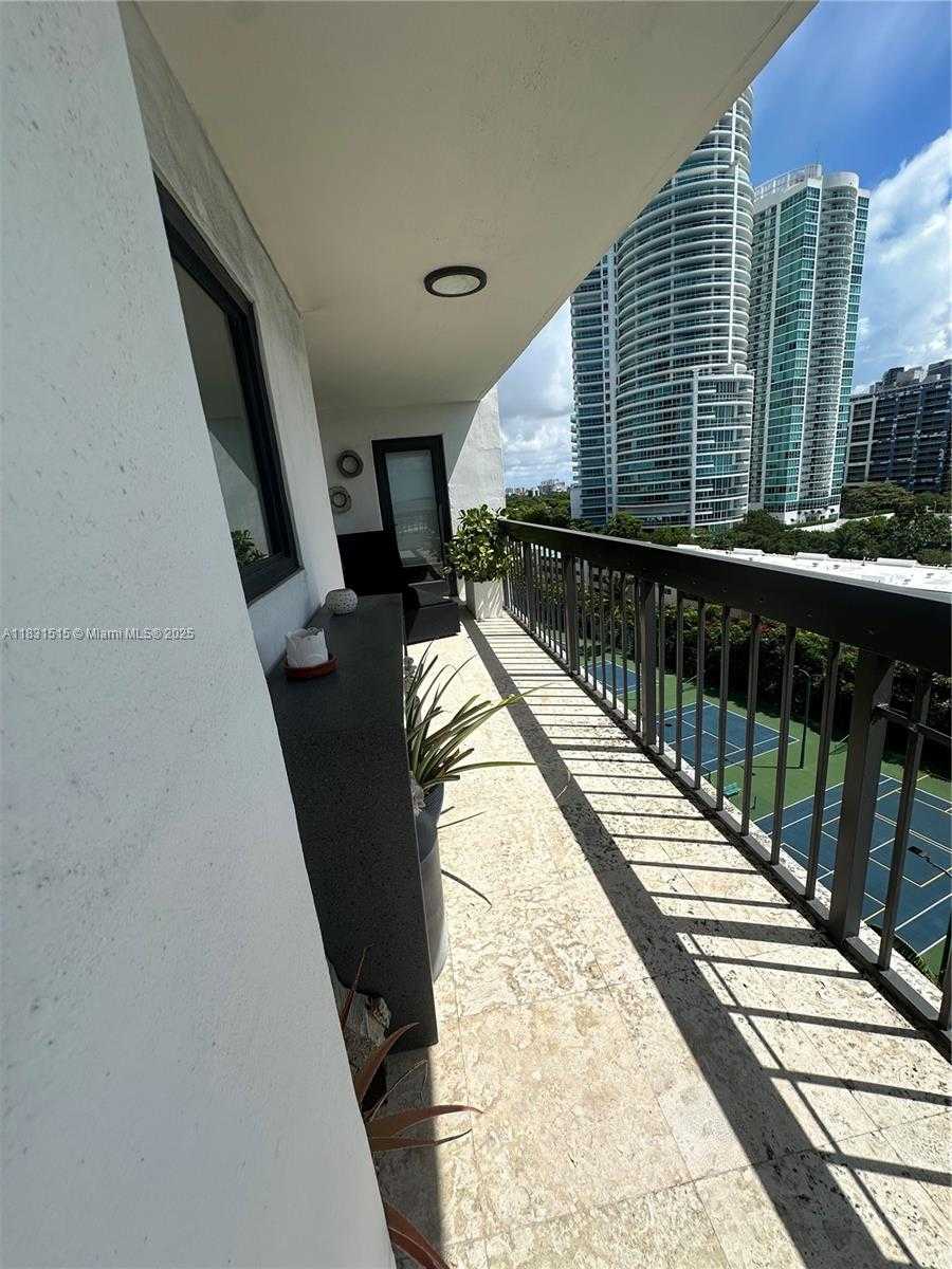 Small Image of 2333 BRICKELL AVE #901, Miami Number 33