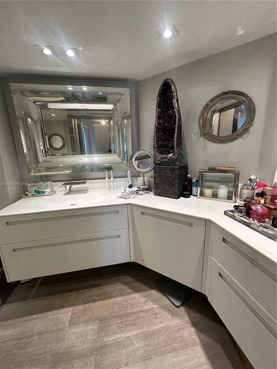 Small Image of 2333 BRICKELL AVE #901, Miami Number 43