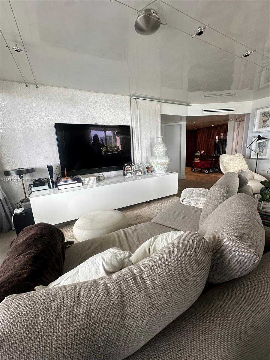 Small Image of 2333 BRICKELL AVE #901, Miami Number 59