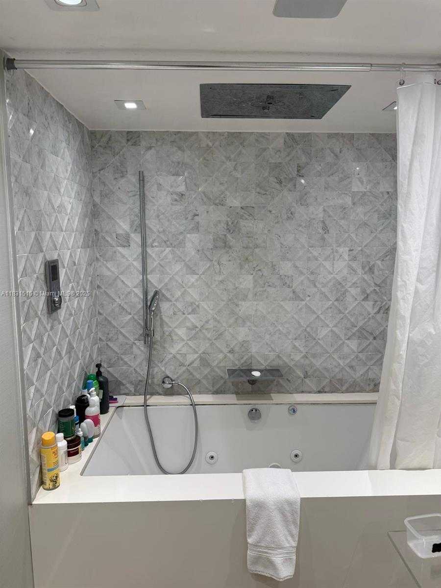 Small Image of 2333 BRICKELL AVE #901, Miami Number 61