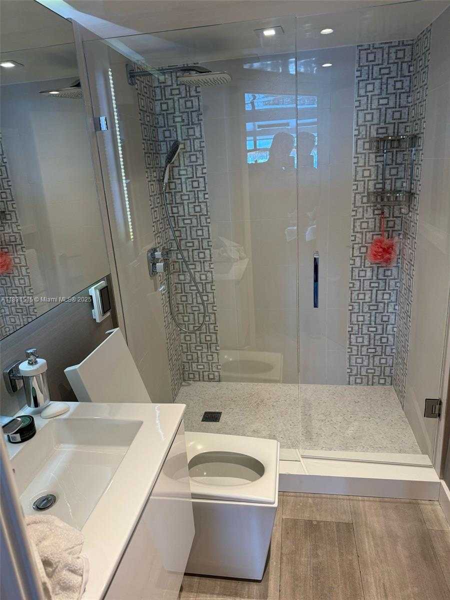 Small Image of 2333 BRICKELL AVE #901, Miami Number 70