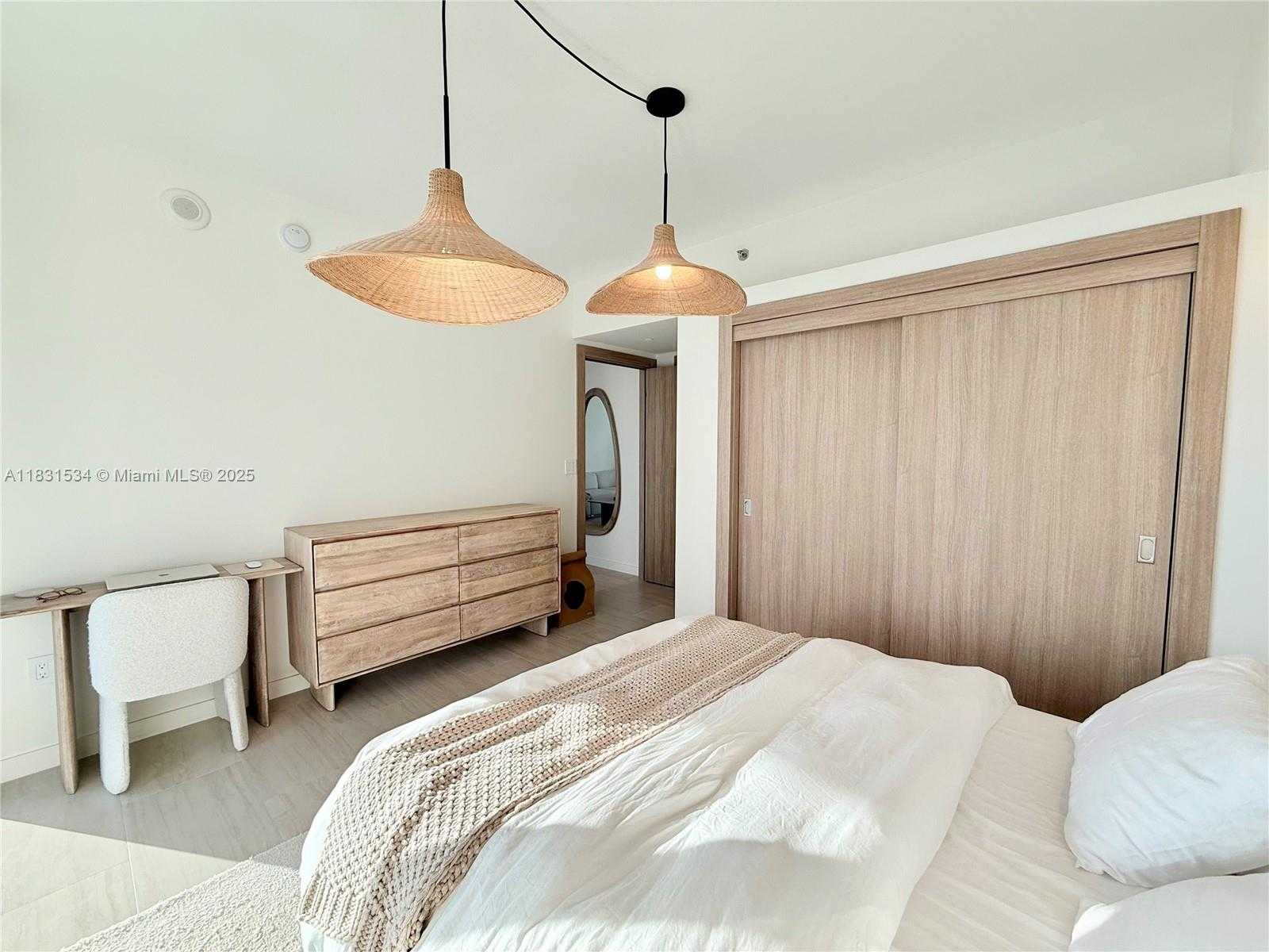 Small Image of 495 BRICKELL AVE #5106 (remodeled), Miami Number 12