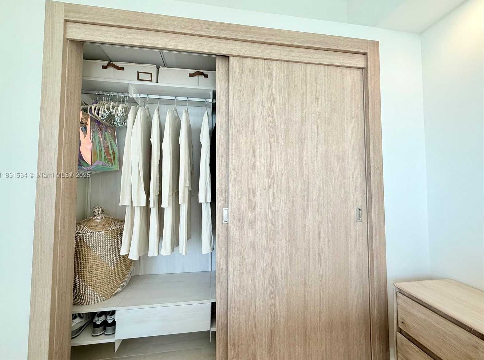 Small Image of 495 BRICKELL AVE #5106 (remodeled), Miami Number 13