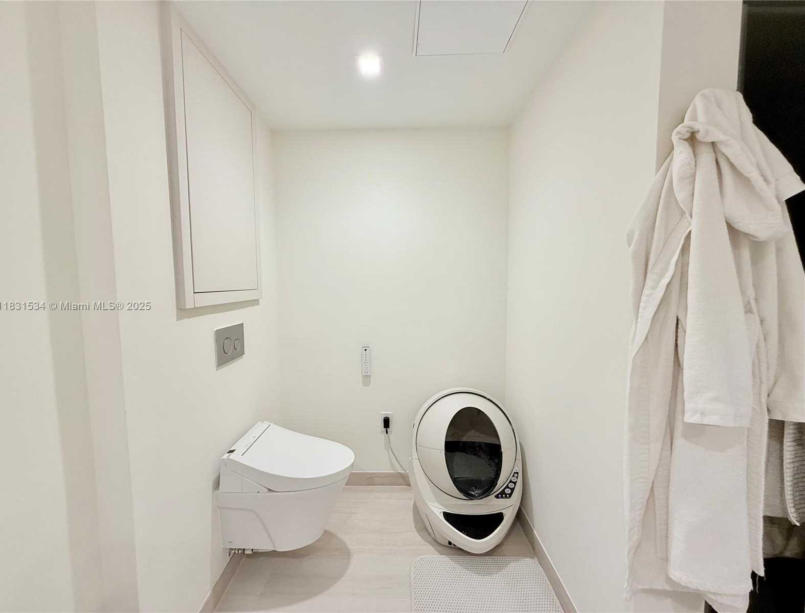 Small Image of 495 BRICKELL AVE #5106 (remodeled), Miami Number 17