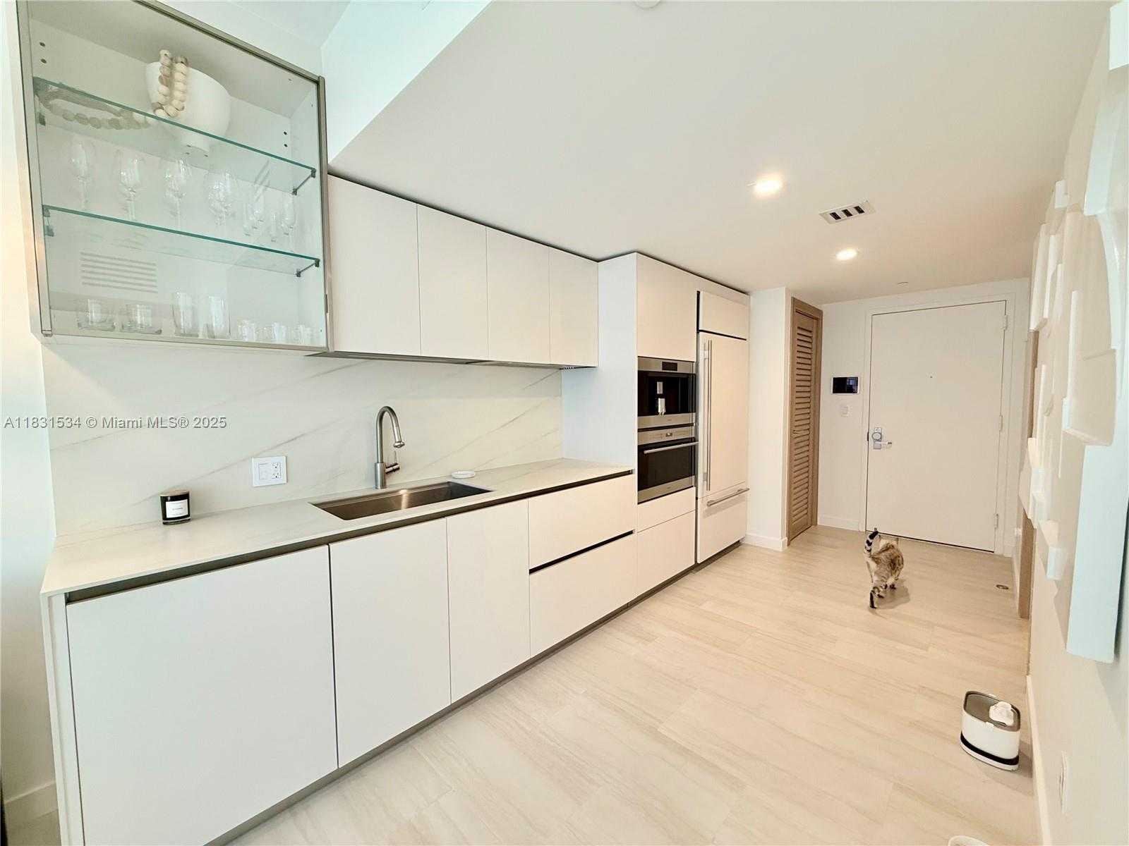 Small Image of 495 BRICKELL AVE #5106 (remodeled), Miami Number 3