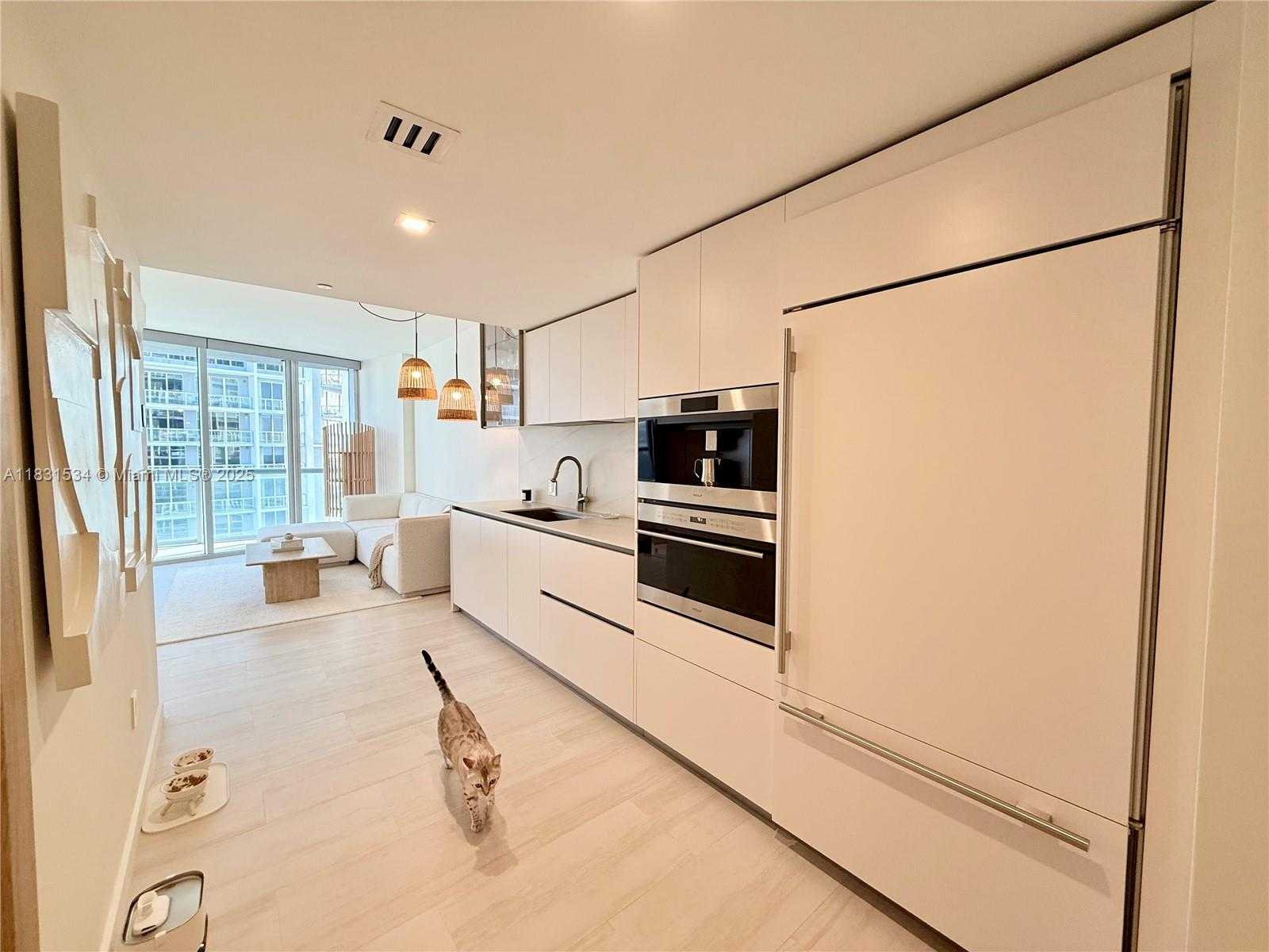 Small Image of 495 BRICKELL AVE #5106 (remodeled), Miami Number 4