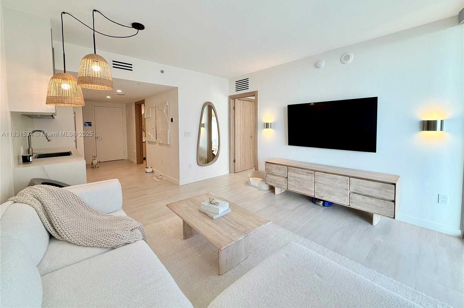 Small Image of 495 BRICKELL AVE #5106 (remodeled), Miami Number 8