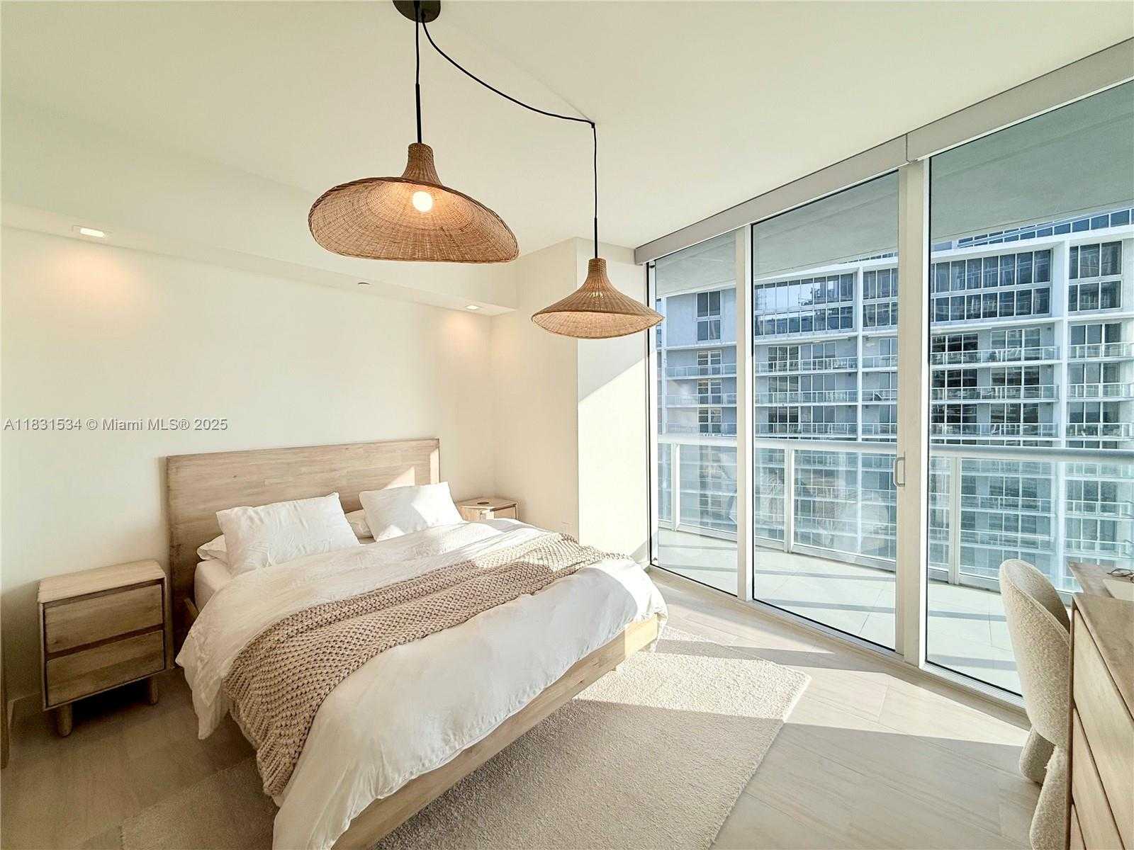Small Image of 495 BRICKELL AVE #5106 (remodeled), Miami Number 9