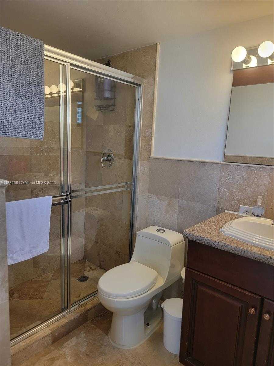 Small Image of 17021 NORTH BAY RD #1015, Sunny Isles Beach Number 10