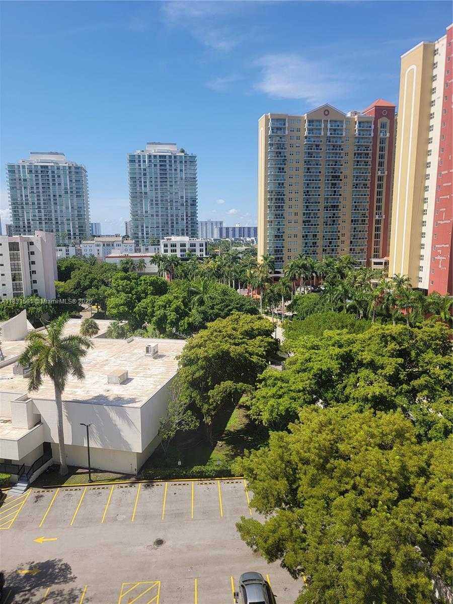 Small Image of 17021 NORTH BAY RD #1015, Sunny Isles Beach Number 3