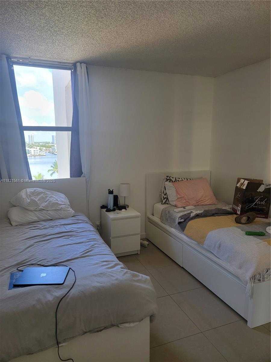 Small Image of 17021 NORTH BAY RD #1015, Sunny Isles Beach Number 5