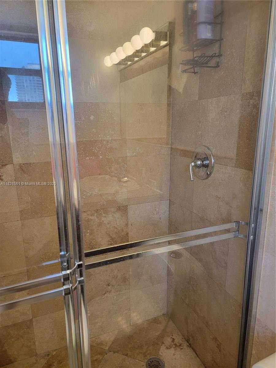 Small Image of 17021 NORTH BAY RD #1015, Sunny Isles Beach Number 6