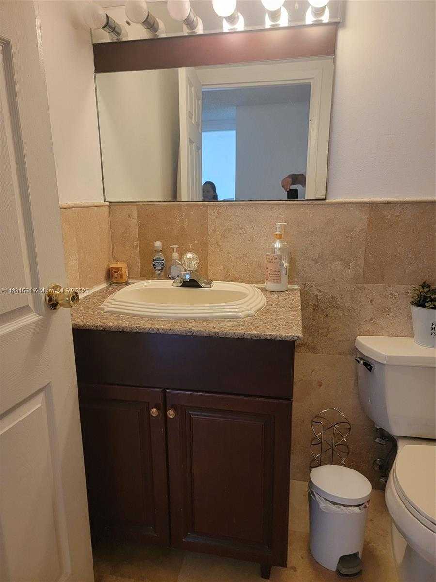 Small Image of 17021 NORTH BAY RD #1015, Sunny Isles Beach Number 9