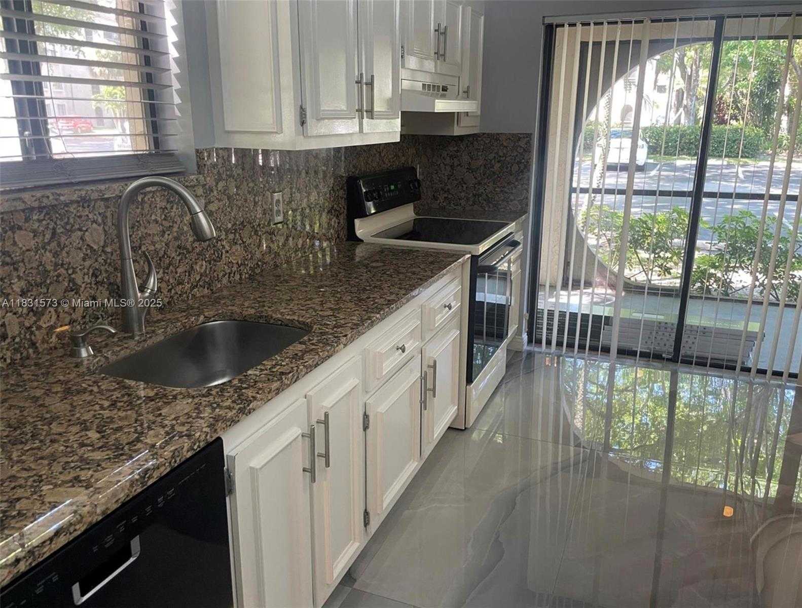 Small Image of 6314 WEST LONGBOAT LN W #104, Boca Raton Number 4