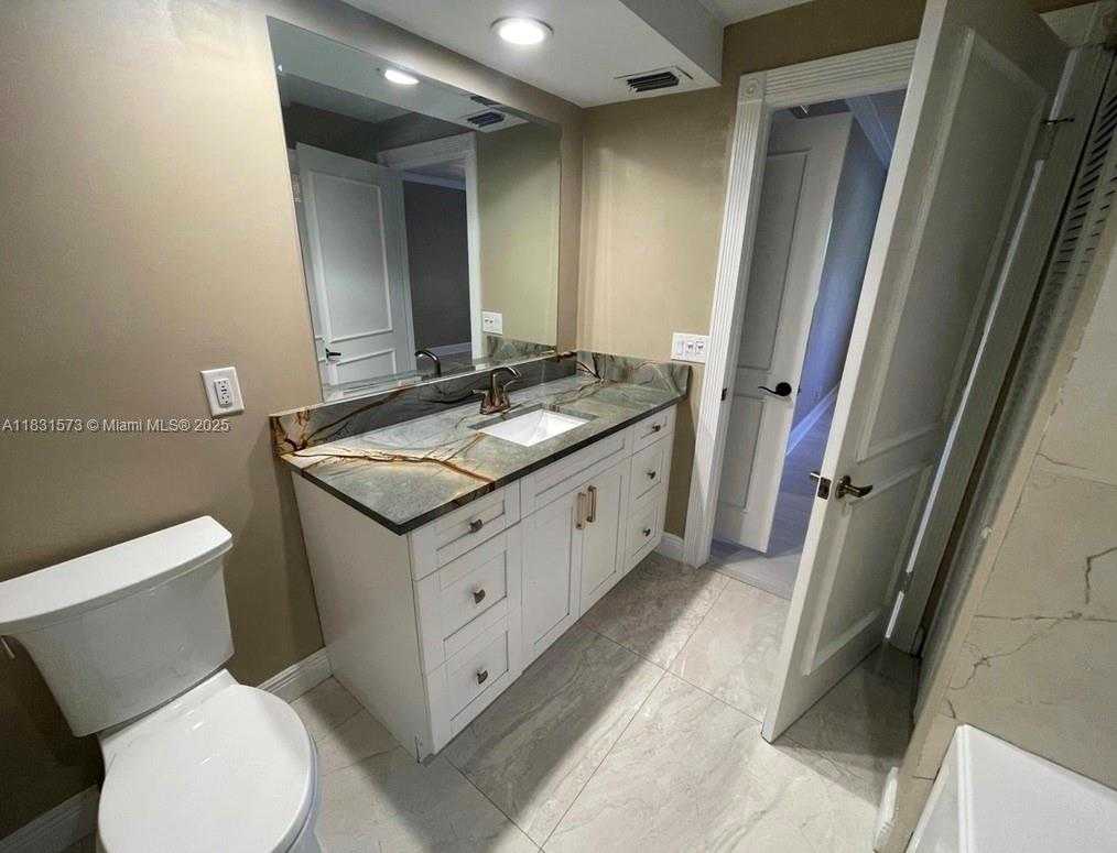 Small Image of 6314 WEST LONGBOAT LN W #104, Boca Raton Number 7