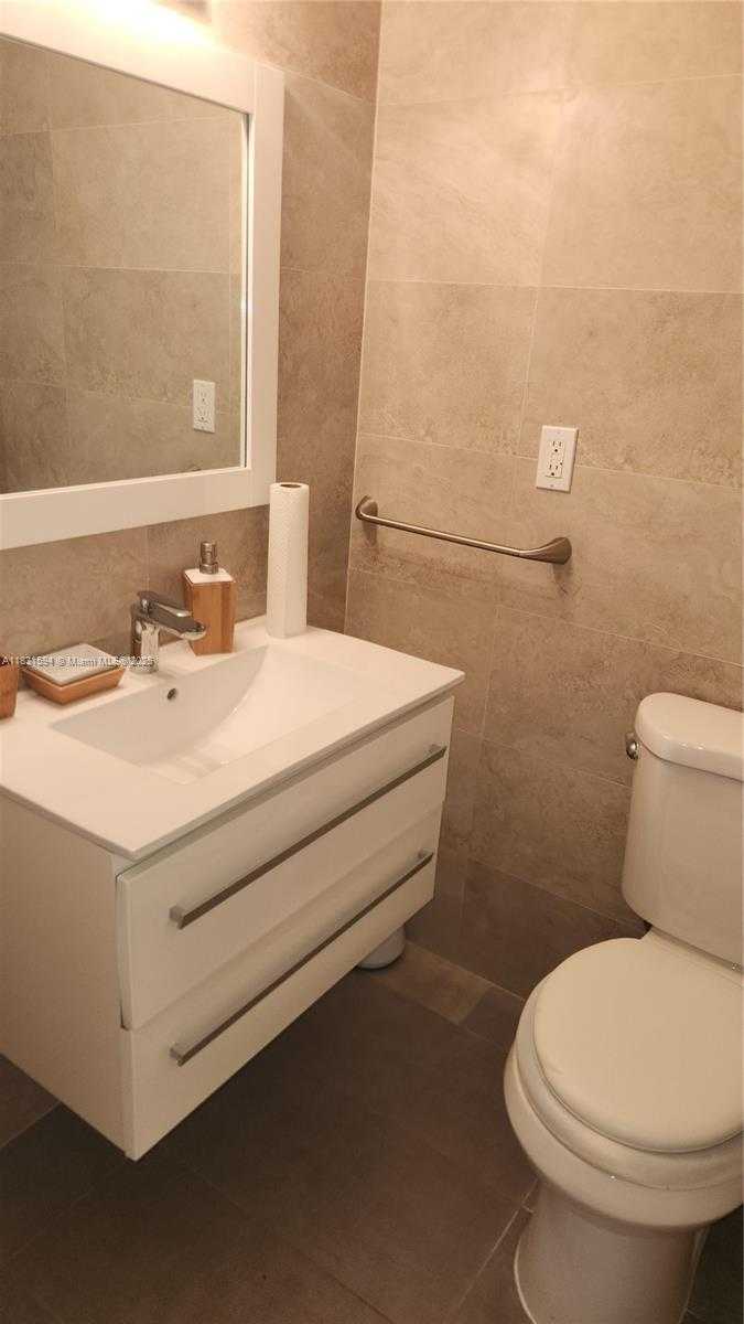 Small Image of 500 BAYVIEW DR #1725, Sunny Isles Beach Number 10