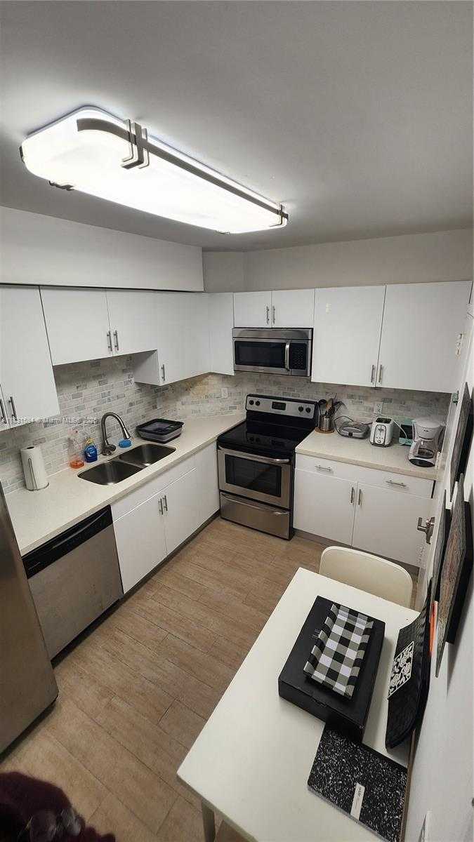 Small Image of 500 BAYVIEW DR #1725, Sunny Isles Beach Number 11