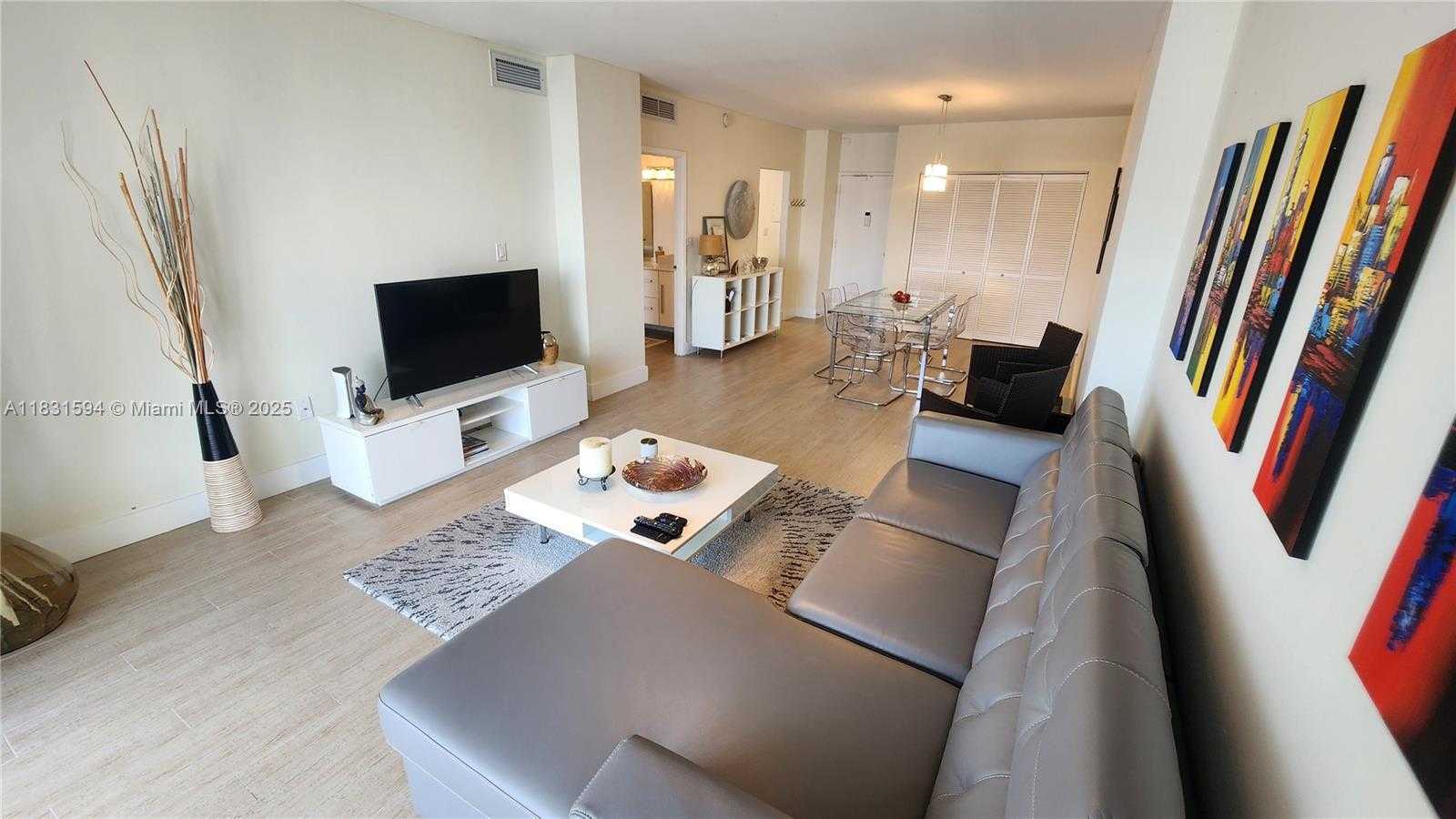Small Image of 500 BAYVIEW DR #1725, Sunny Isles Beach Number 13