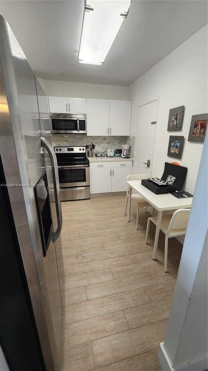 Small Image of 500 BAYVIEW DR #1725, Sunny Isles Beach Number 16