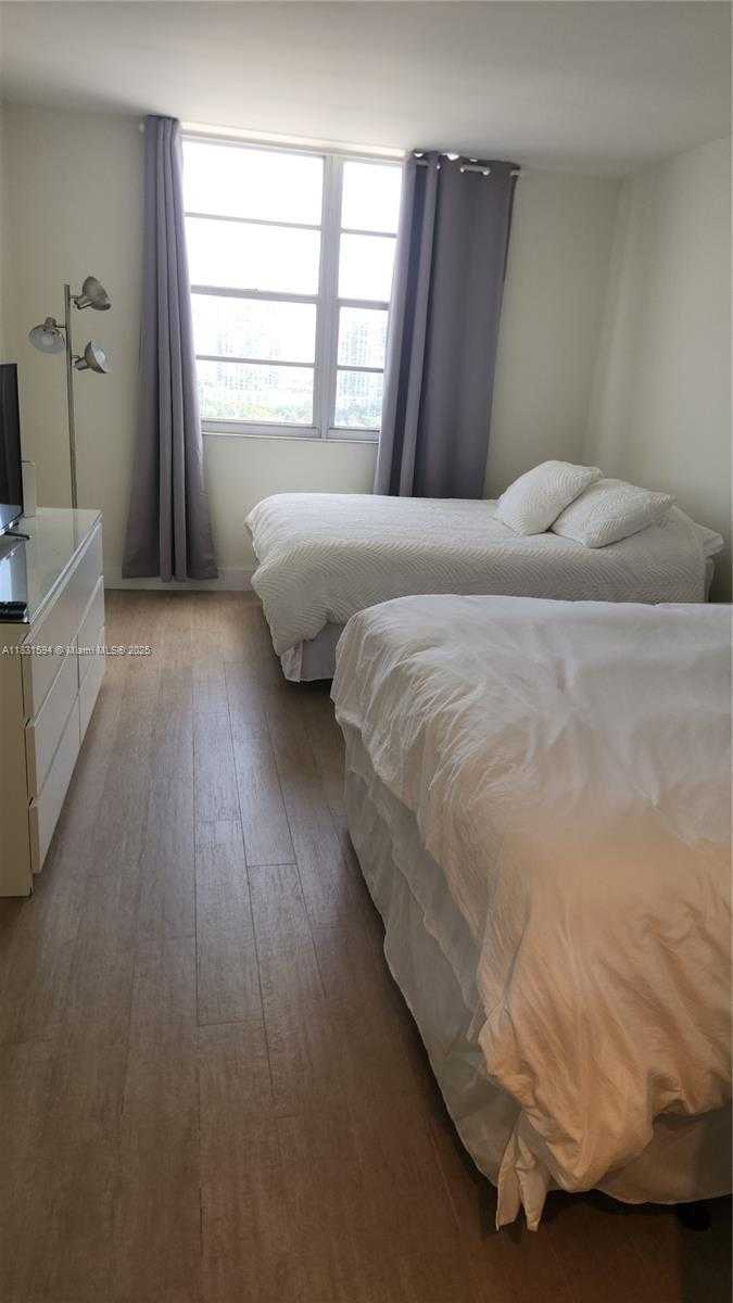 Small Image of 500 BAYVIEW DR #1725, Sunny Isles Beach Number 18