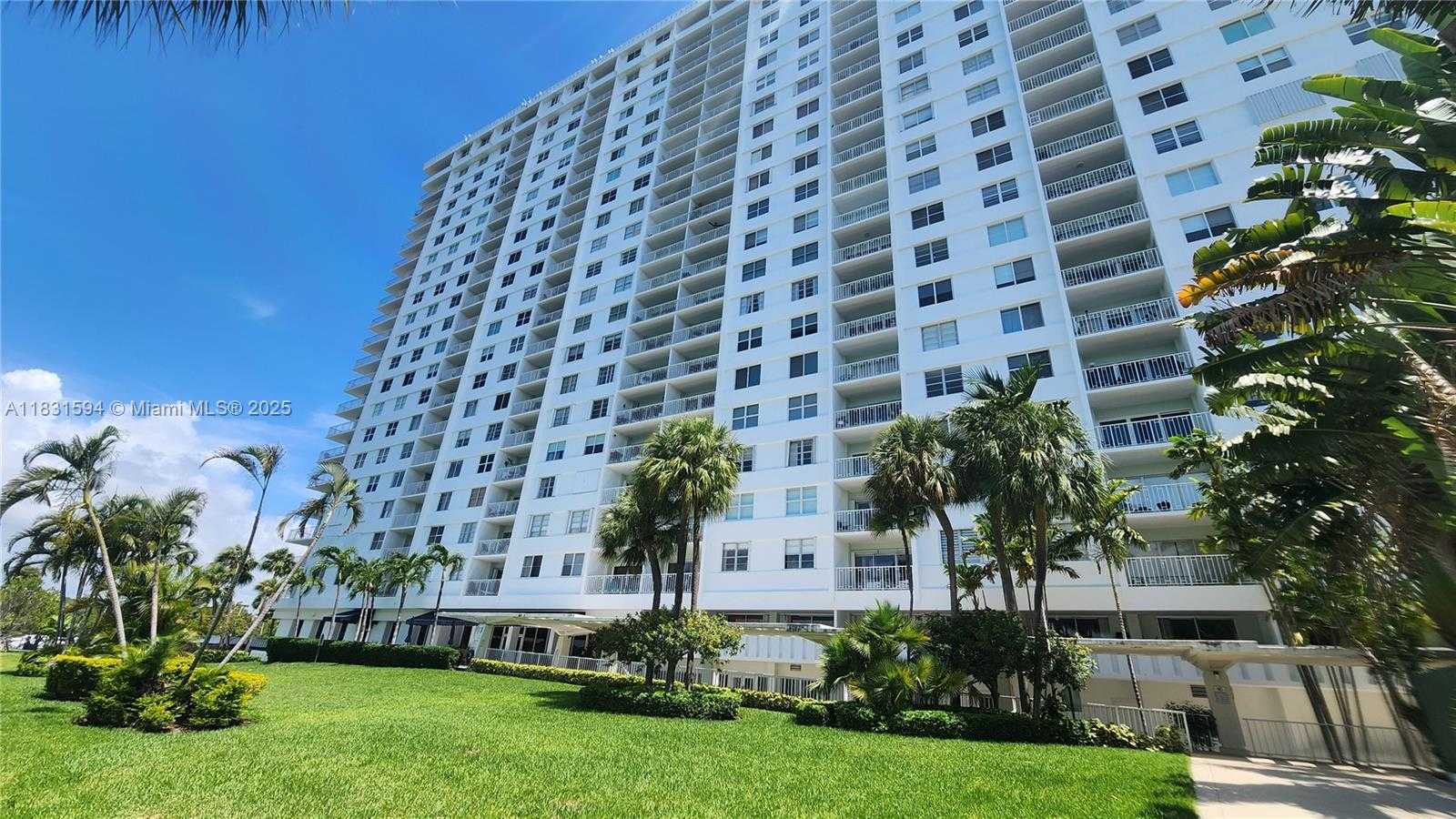 Small Image of 500 BAYVIEW DR #1725, Sunny Isles Beach Number 2