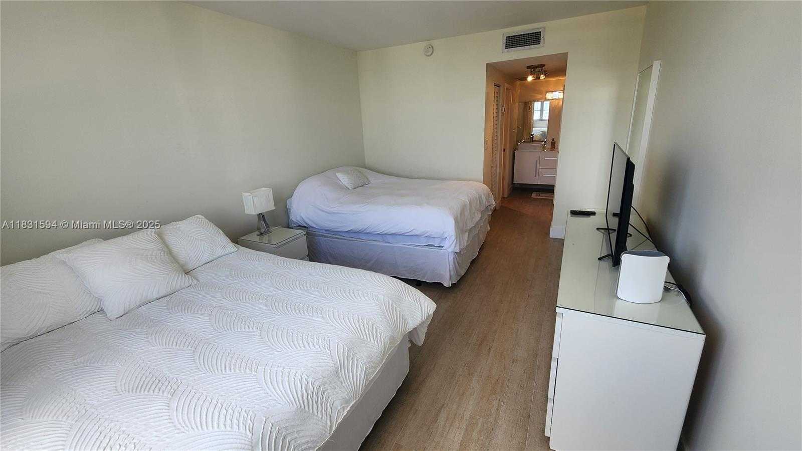 Small Image of 500 BAYVIEW DR #1725, Sunny Isles Beach Number 21