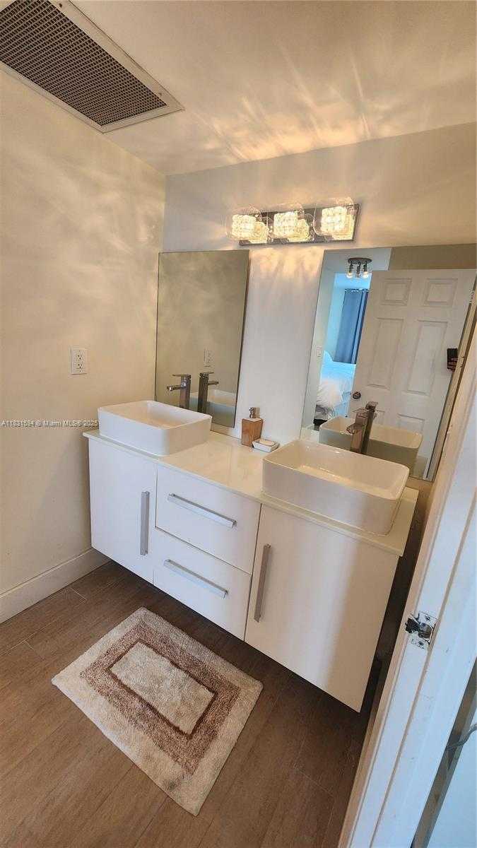 Small Image of 500 BAYVIEW DR #1725, Sunny Isles Beach Number 23