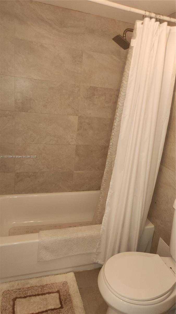 Small Image of 500 BAYVIEW DR #1725, Sunny Isles Beach Number 24