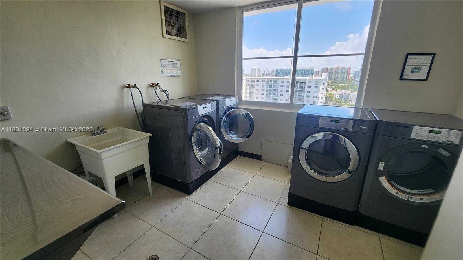 Small Image of 500 BAYVIEW DR #1725, Sunny Isles Beach Number 31