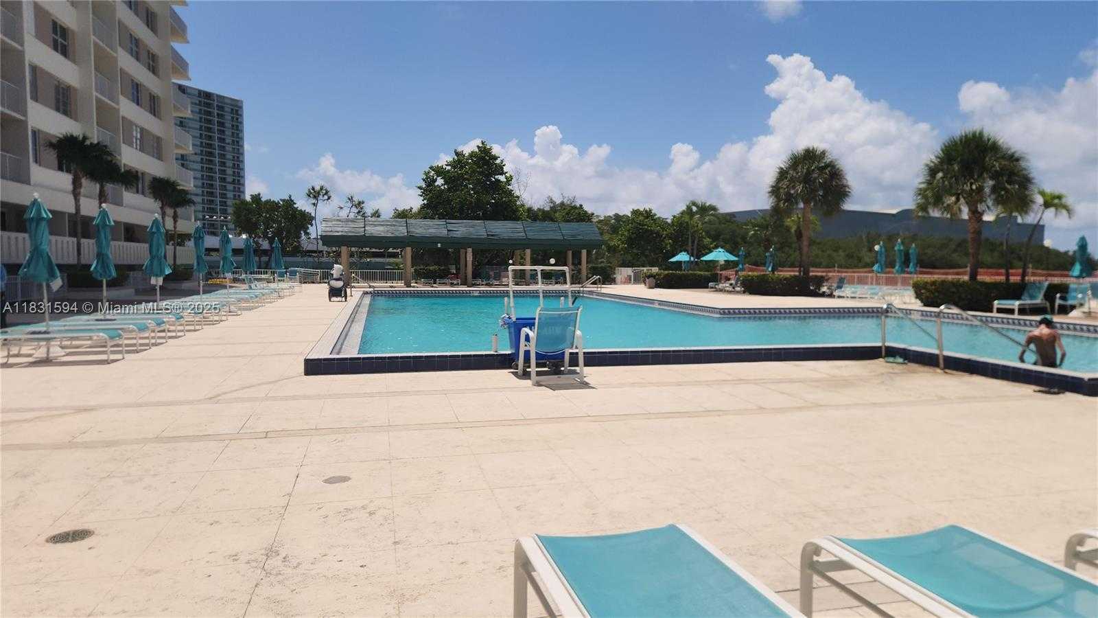 Small Image of 500 BAYVIEW DR #1725, Sunny Isles Beach Number 34