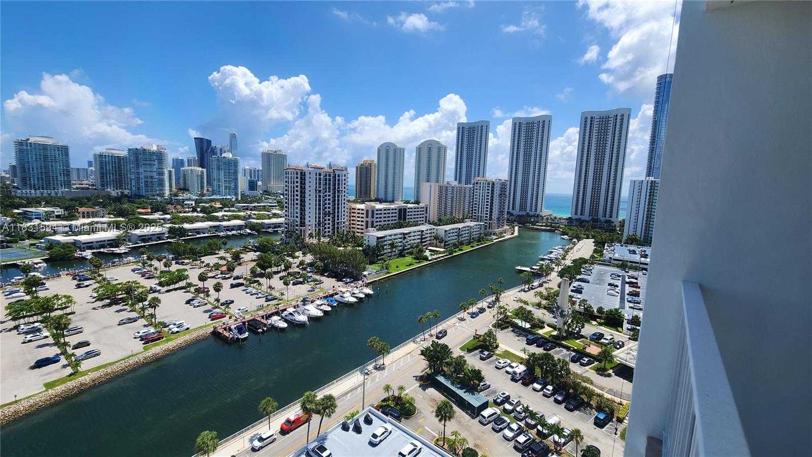Small Image of 500 BAYVIEW DR #1725, Sunny Isles Beach Number 4