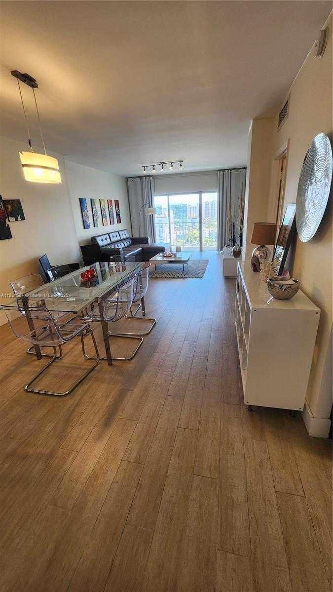 Small Image of 500 BAYVIEW DR #1725, Sunny Isles Beach Number 8