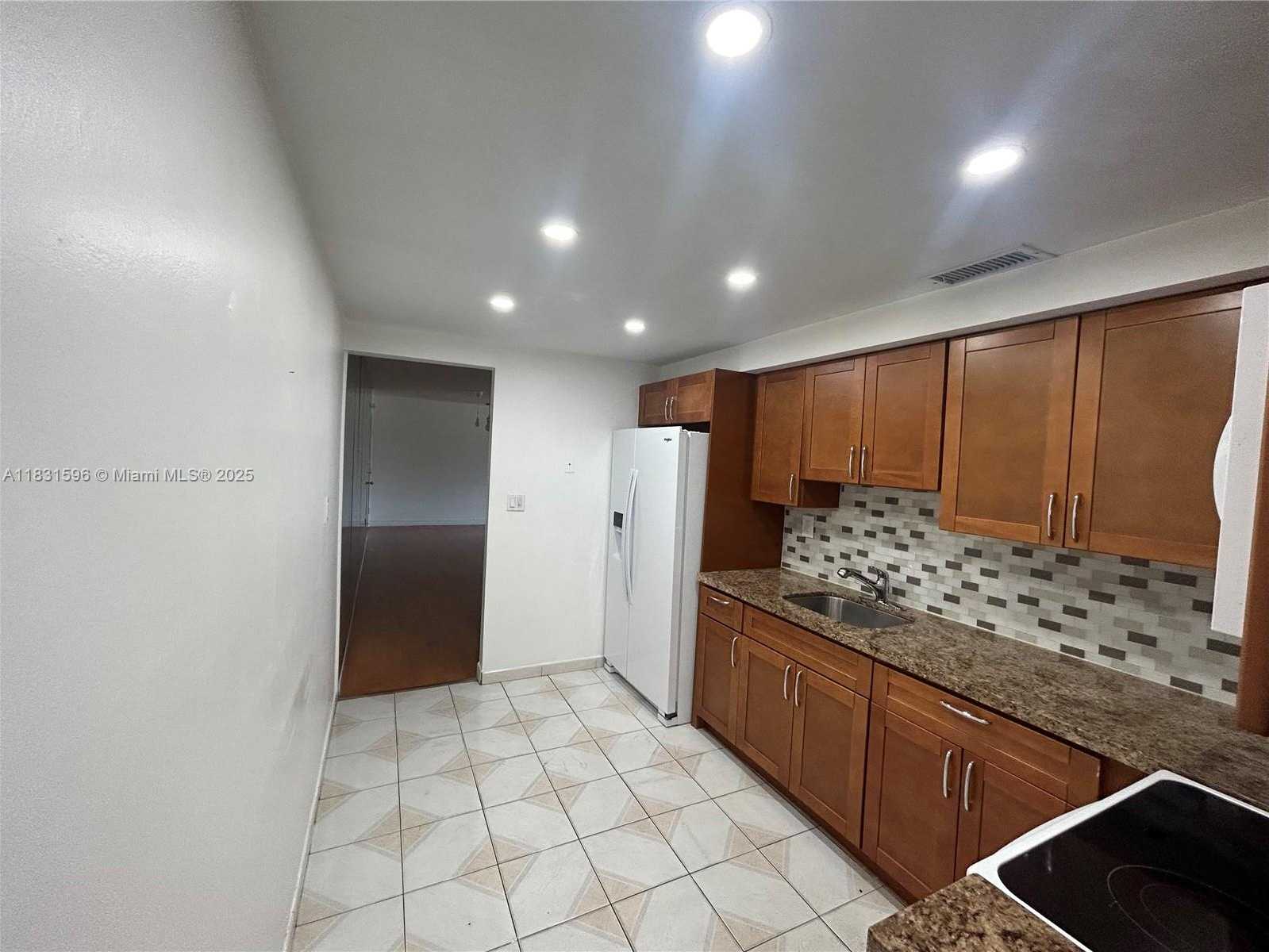 Small Image of 1020 94TH ST #202, Bay Harbor Islands Number 3