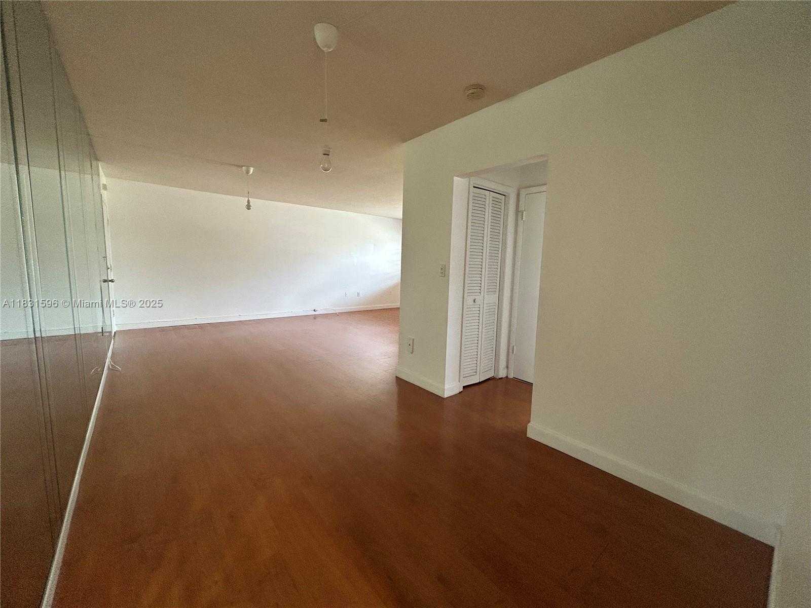 Small Image of 1020 94TH ST #202, Bay Harbor Islands Number 4