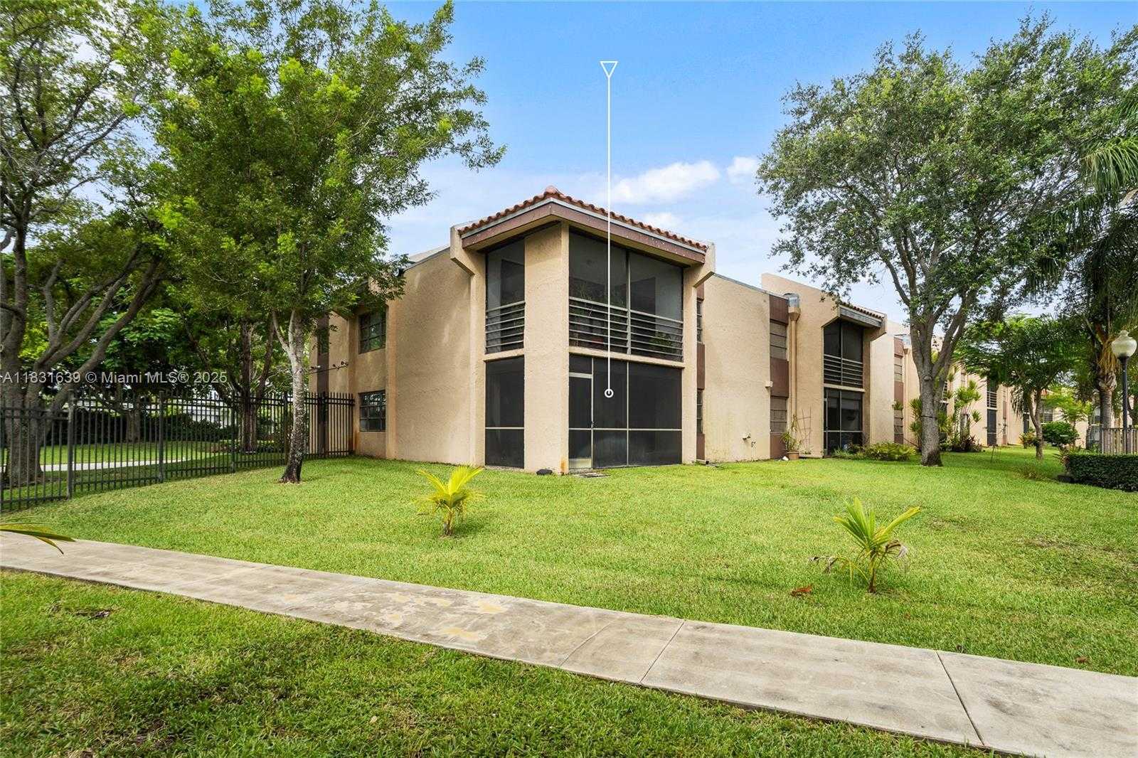 Small Image of 20801 SAN SIMEON WAY #105, Miami Number 24