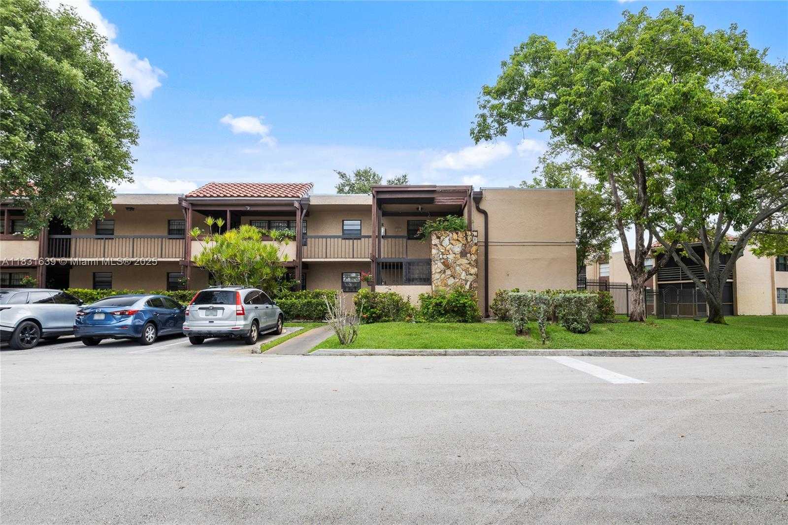 Small Image of 20801 SAN SIMEON WAY #105, Miami Number 31