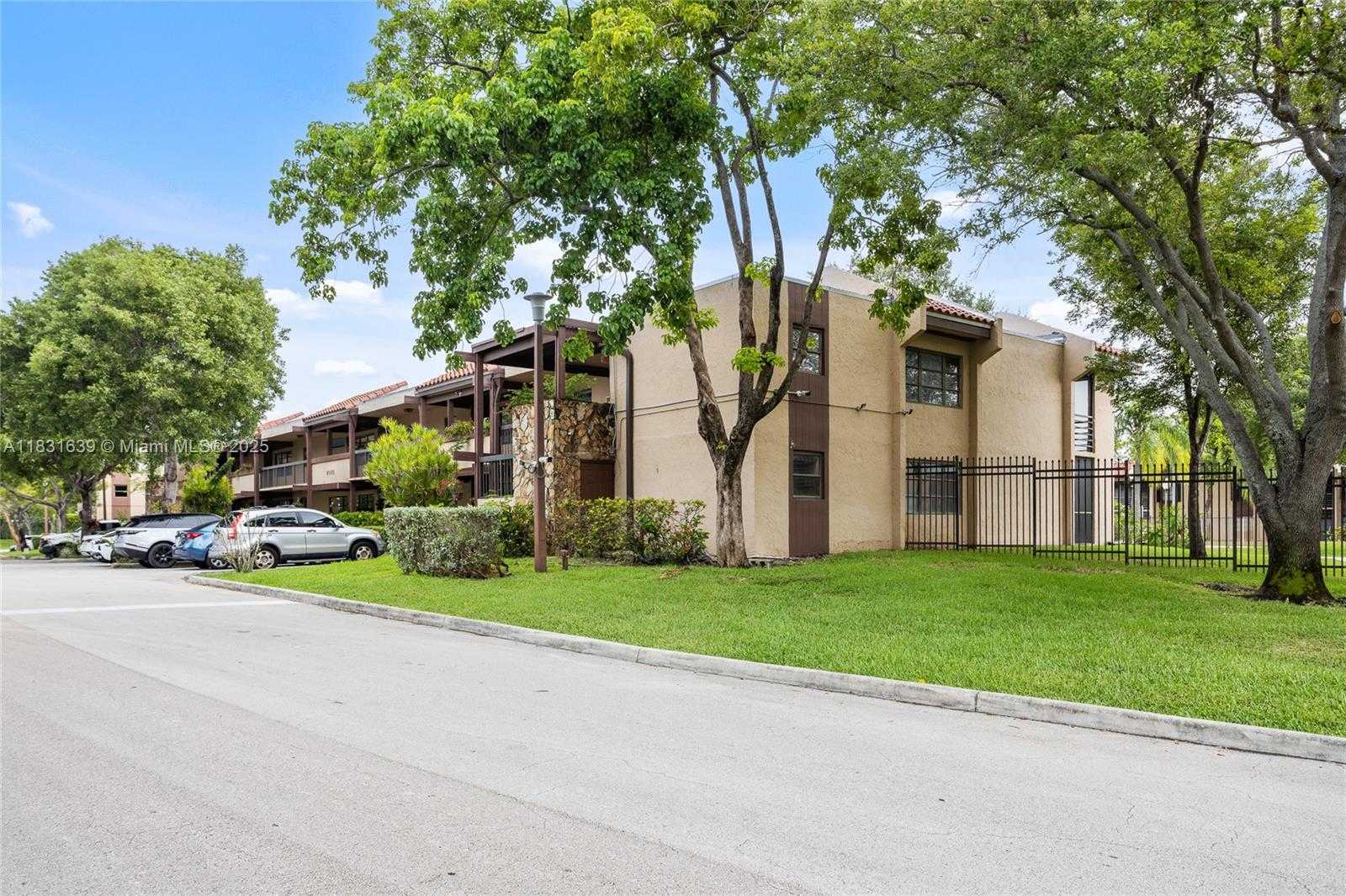 Small Image of 20801 SAN SIMEON WAY #105, Miami Number 33