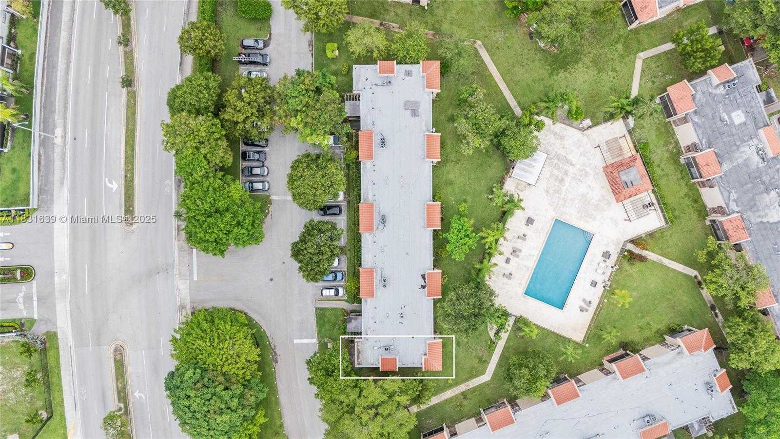 Small Image of 20801 SAN SIMEON WAY #105, Miami Number 35