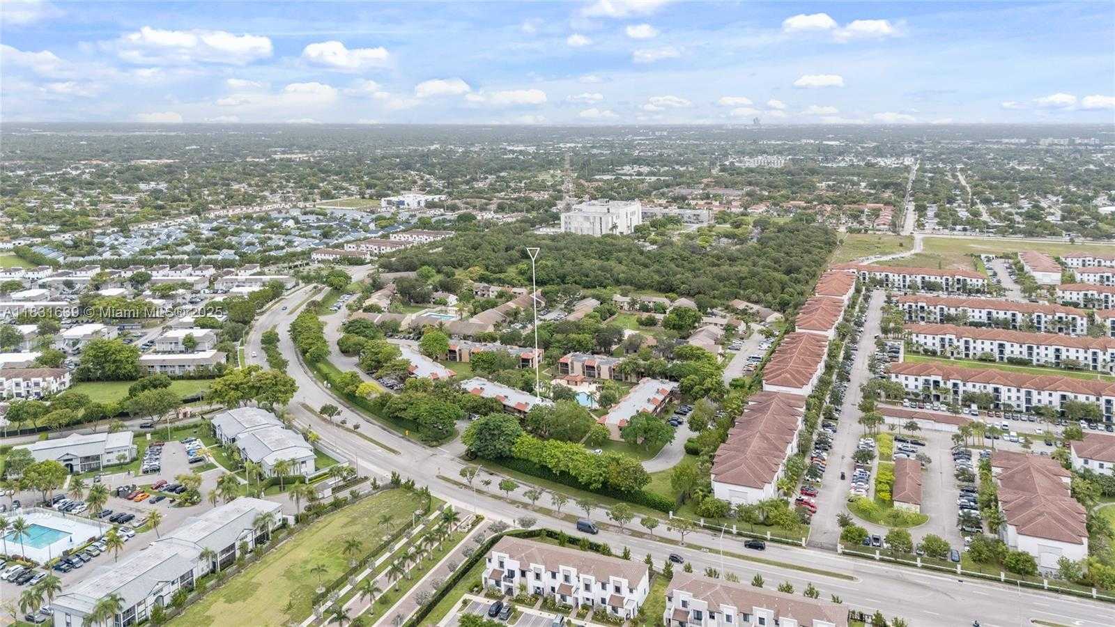 Small Image of 20801 SAN SIMEON WAY #105, Miami Number 36