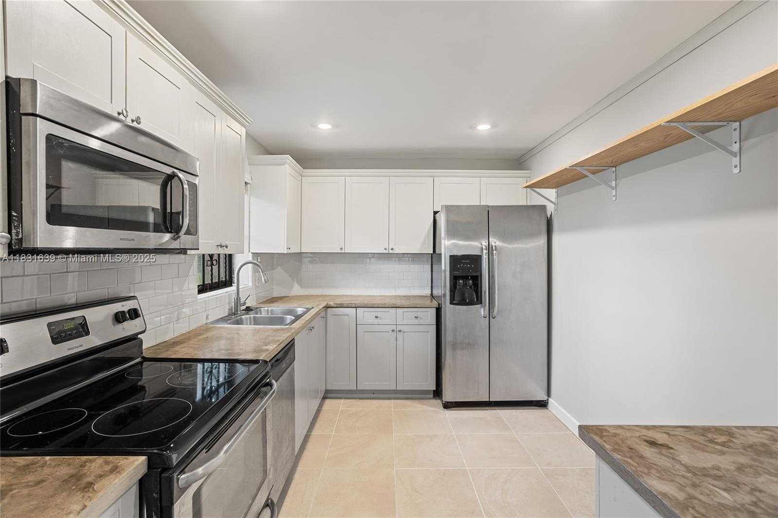 Small Image of 20801 SAN SIMEON WAY #105, Miami Number 4