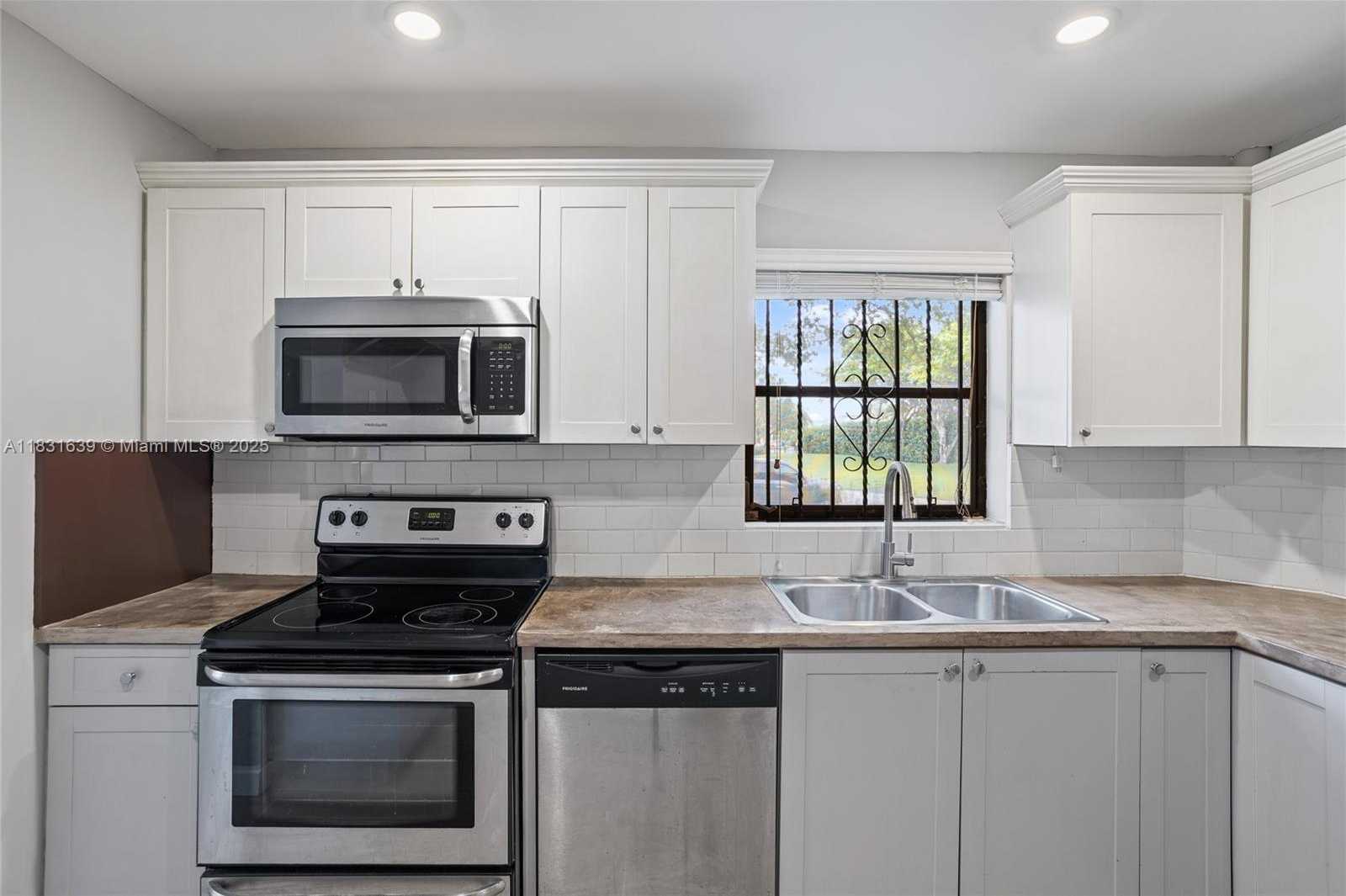 Small Image of 20801 SAN SIMEON WAY #105, Miami Number 6