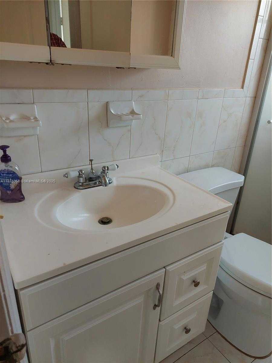 Small Image of 2403 WEST 76TH ST #203, Hialeah Number 8