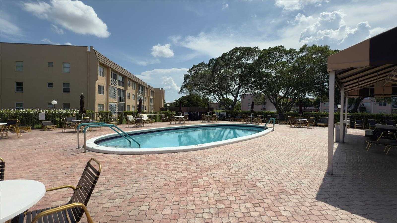 Small Image of 9121 SUNRISE LAKES BLVD #210, Sunrise Number 20