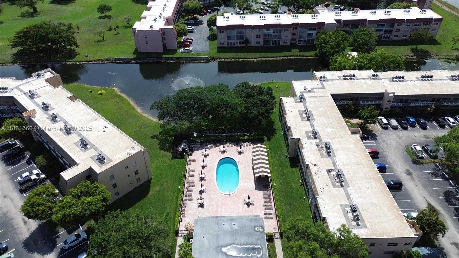 Small Image of 9121 SUNRISE LAKES BLVD #210, Sunrise Number 23