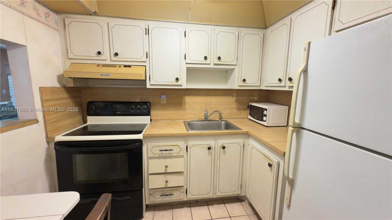 Small Image of 9121 SUNRISE LAKES BLVD #210, Sunrise Number 5