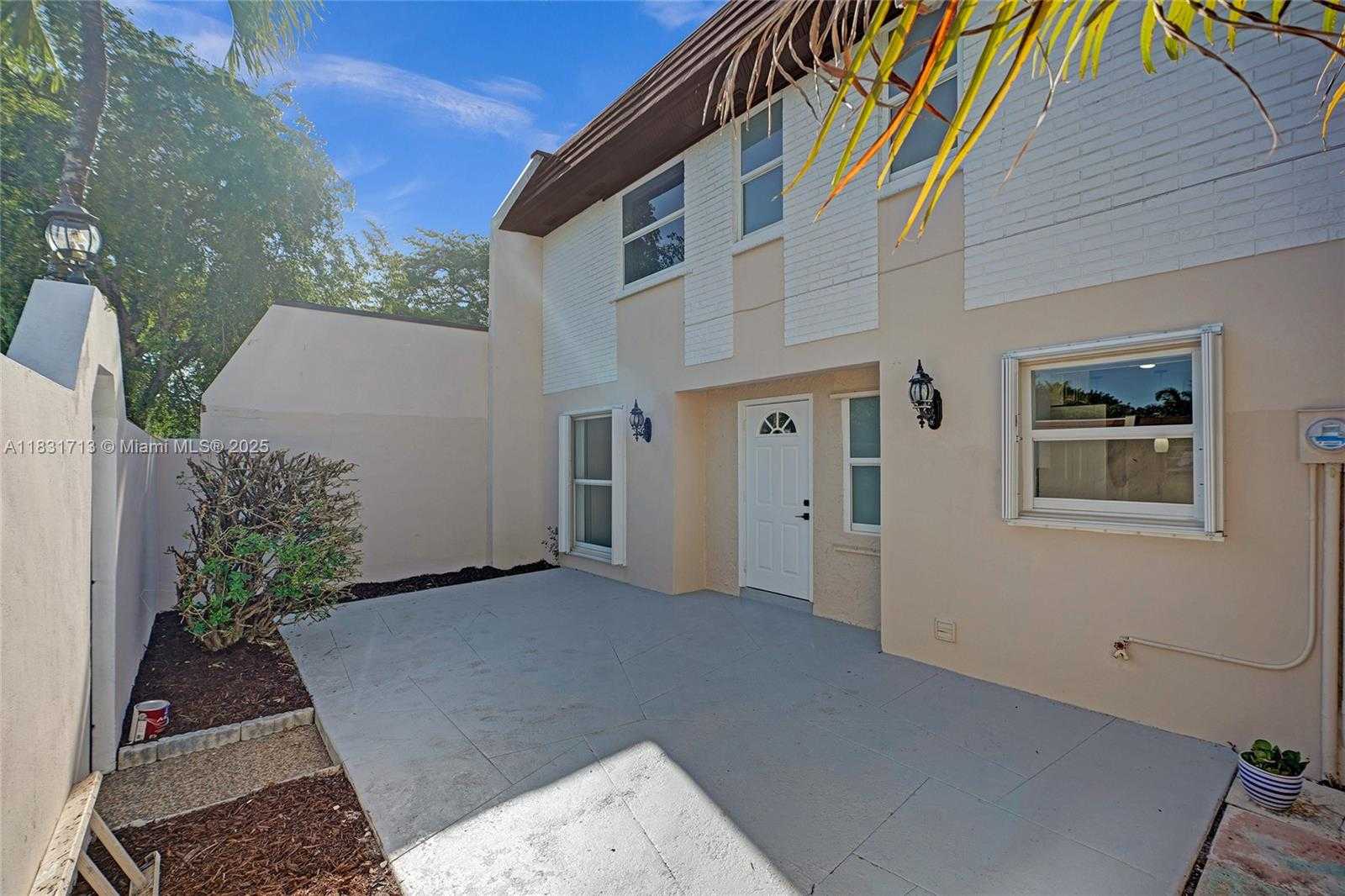 Small Image of 7310 SOUTH MIAMI LAKEWAY S, Miami Lakes Number 2