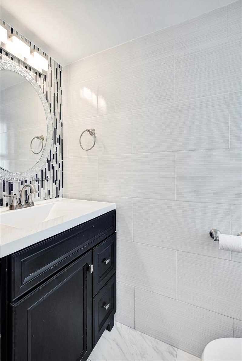 Small Image of 7310 SOUTH MIAMI LAKEWAY S, Miami Lakes Number 21