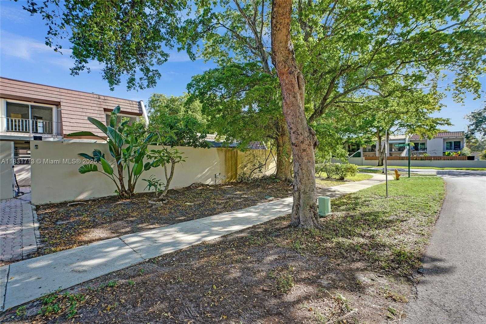 Small Image of 7310 SOUTH MIAMI LAKEWAY S, Miami Lakes Number 57