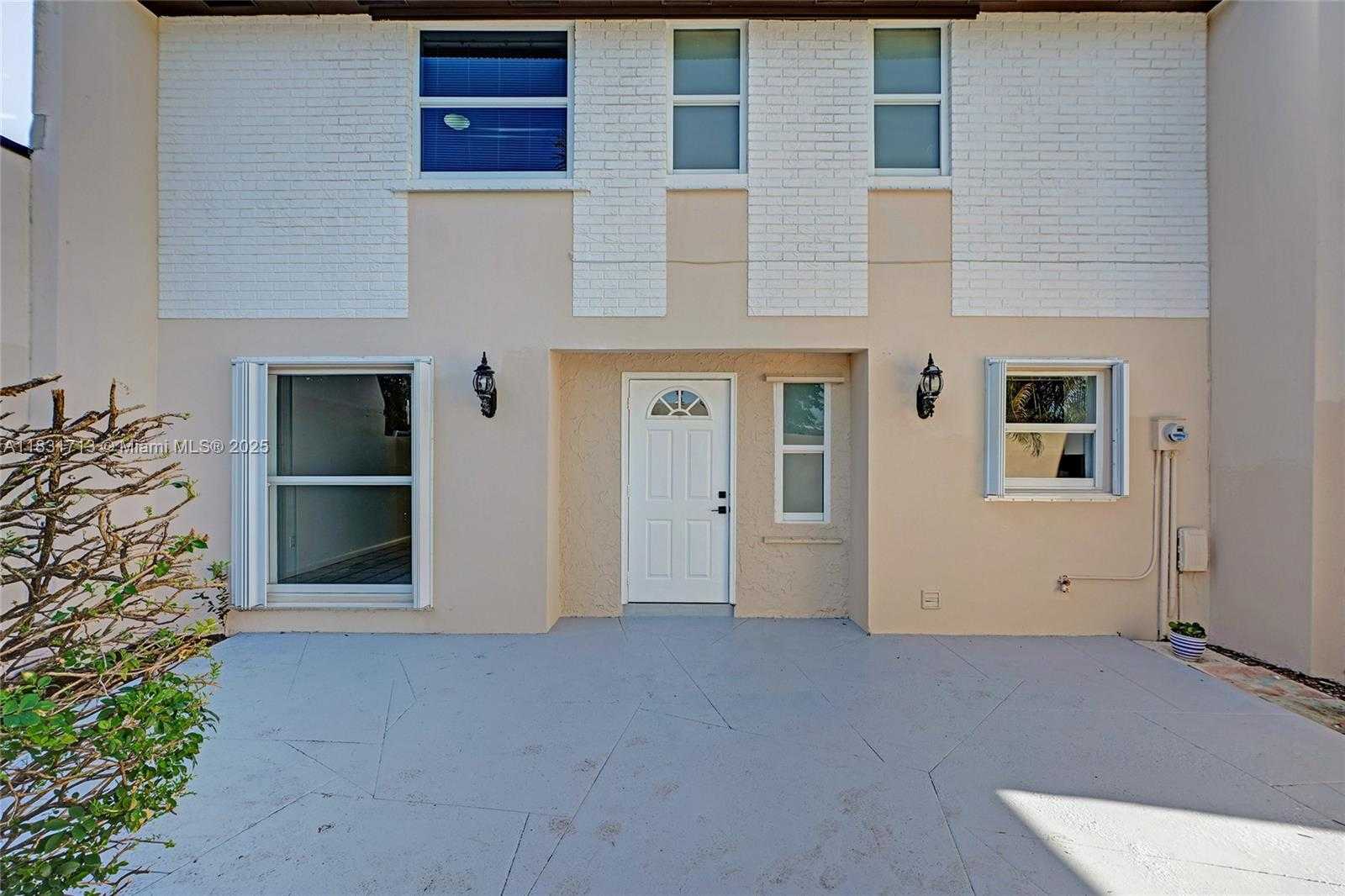 Small Image of 7310 SOUTH MIAMI LAKEWAY S, Miami Lakes Number 6