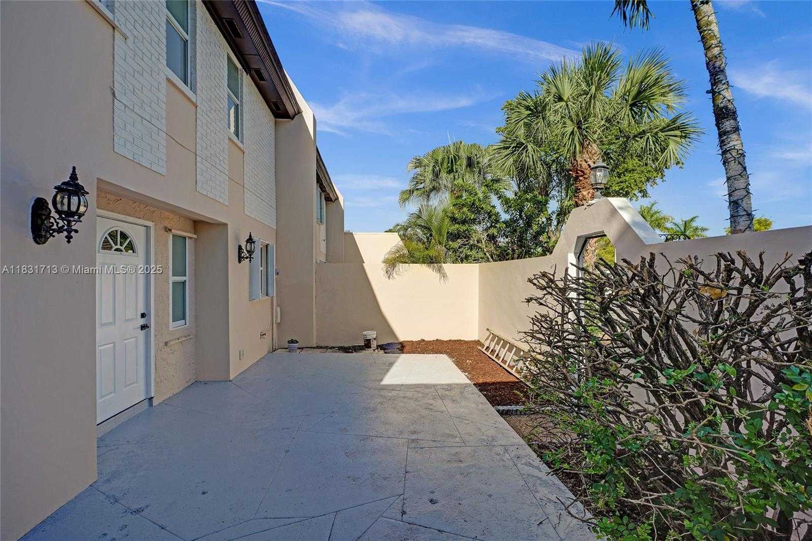 Small Image of 7310 SOUTH MIAMI LAKEWAY S, Miami Lakes Number 7